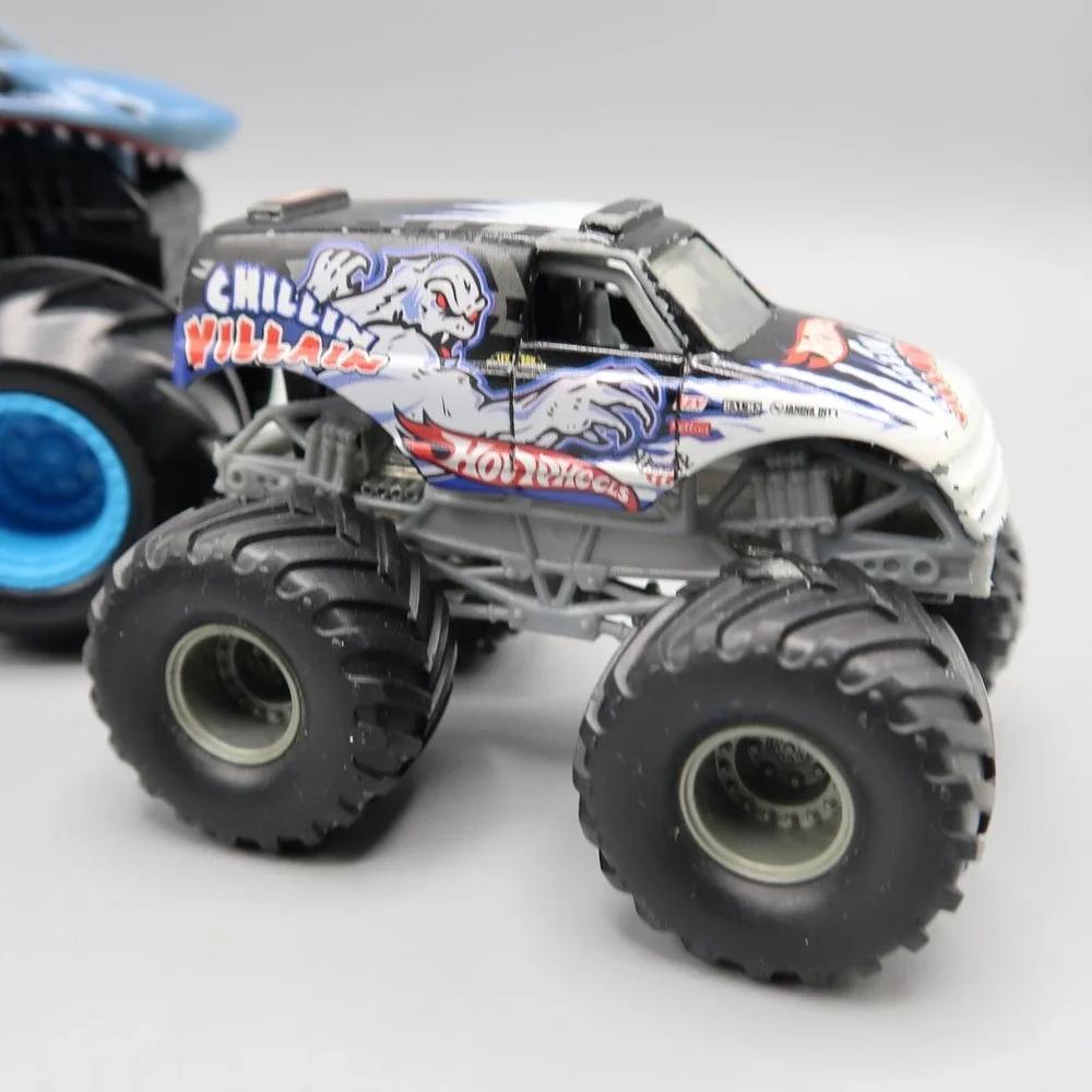 Monster Jam Trucks 1:64 Lot Of 3 Megalodon Chillin Villain Sudden Impact